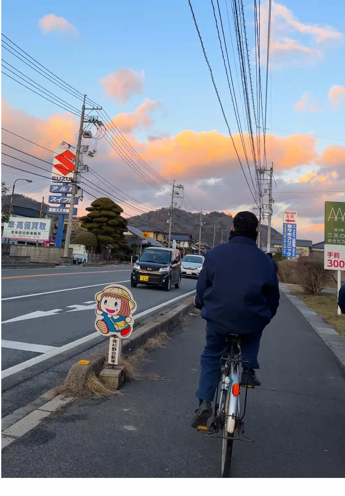 Pulang kerja disambut dengan langit yang menyegarkan mata dan menyejukkan hati. Raga yang lelah sehabis kerja pun terasa bugar lagi dengan sendirinya✌️🙃 #jepang #jepangindonesia #kenshuseijapan🇮🇩🇯🇵🎌 #streejapan #japanvibes #kaburajadulu #おすすめ #fypシ 