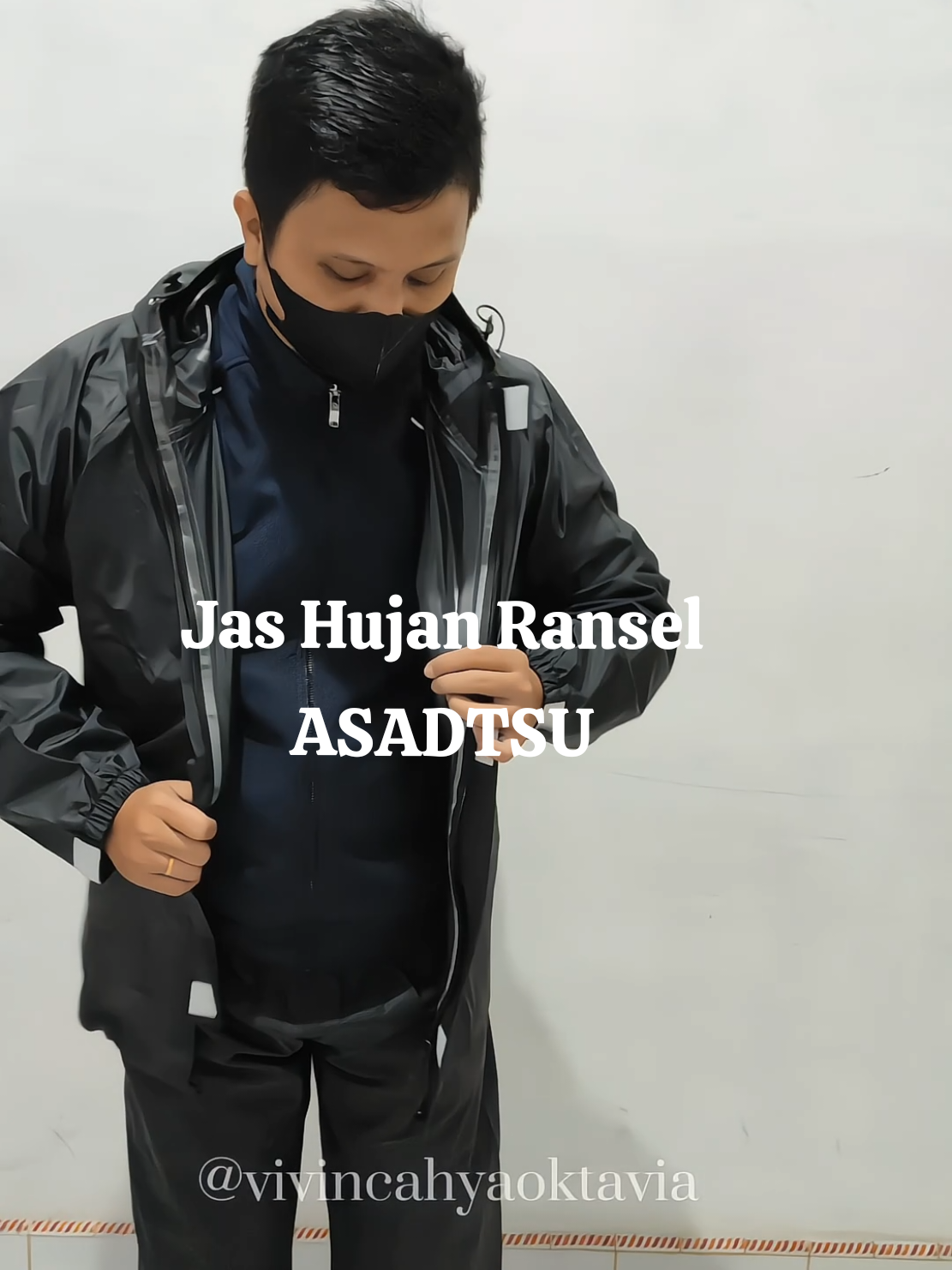Membalas @oziezend Jas Hujan  Ransel, harus punya ini sih kak... gak perlu repot lagi & takut tas kebasahan karna hujan 🥰 Tersedia warna lainnya & ukurannya free size 🫶🏻 #jashujan #asadtsu #jashujanransel #jashujansetelan #mantel #mantelhujan #musimhujan #fy #fyp 
