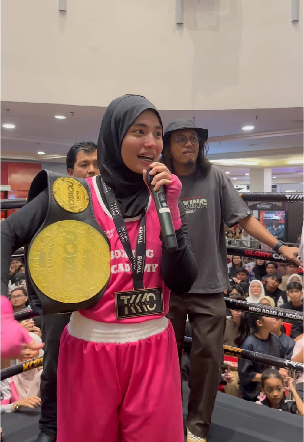 RANIA VS BELLA @Itsmebellaaa @˚ ༘♡ ⋆｡˚ rania ˚ ༘♡ ⋆｡˚  BOXING HOME of CHAMPION 2025 Category: PRO Venue: Seremban Prima Mall Date: 15th February 2025 #boxinghomeofchampionship2025 #byoncombat #boxing #kotaqu #officialmerchandise#raden #rania 