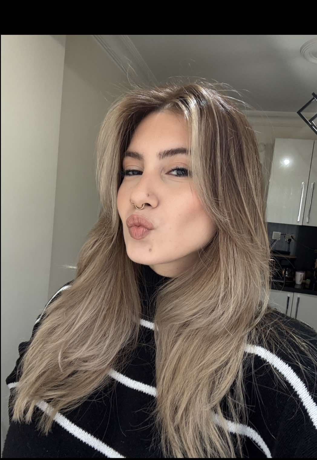Loreal 8.11 ekstra küllü sarıyla boyadık💆‍♀️💆‍♀️ bu video kuaförden son anda dönmem şerefine 🎀🌸🌸 #keşfett #fy #fypage #hairgoals #lorealparis #küllüsarı #CapCut 