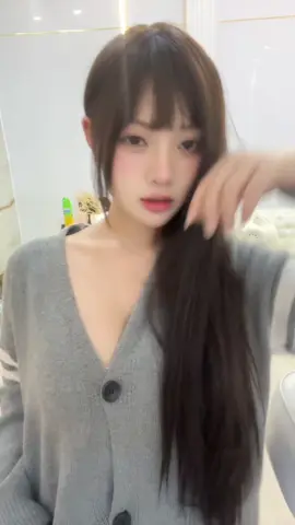 🙂 anh tui kêu tóc này giống Thuý Liễu