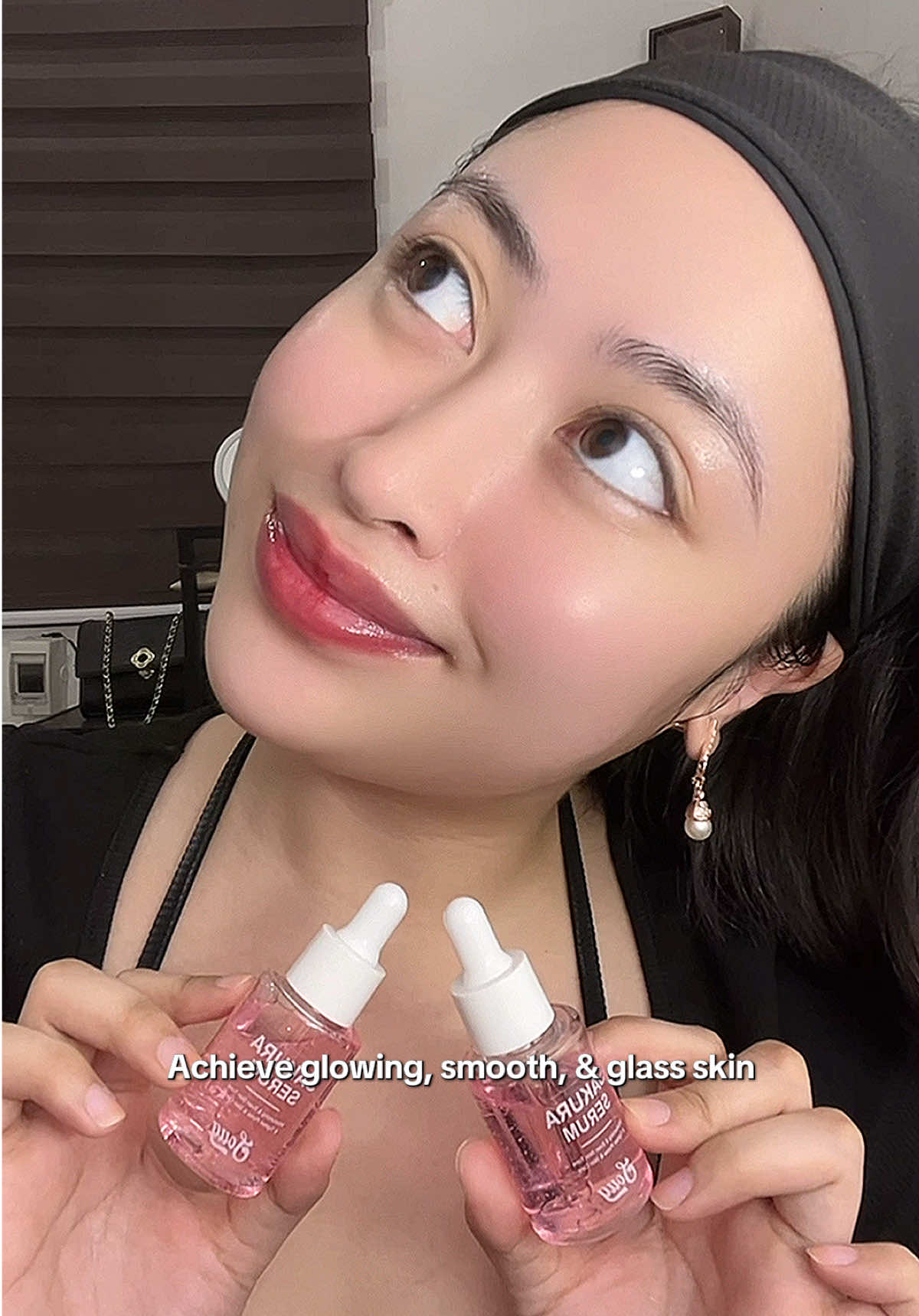 Glass skin on a budget? ILY Soug Sakura Serum 🌸  #niacinamideserum #serum #serumviral #serumforglowingskin #glassskincare #serumfordarkspots #serumskincare #sakuraserum #serumviral #fyp #skintok #skincare  #acnemarks #dryskin #unevenskintone 