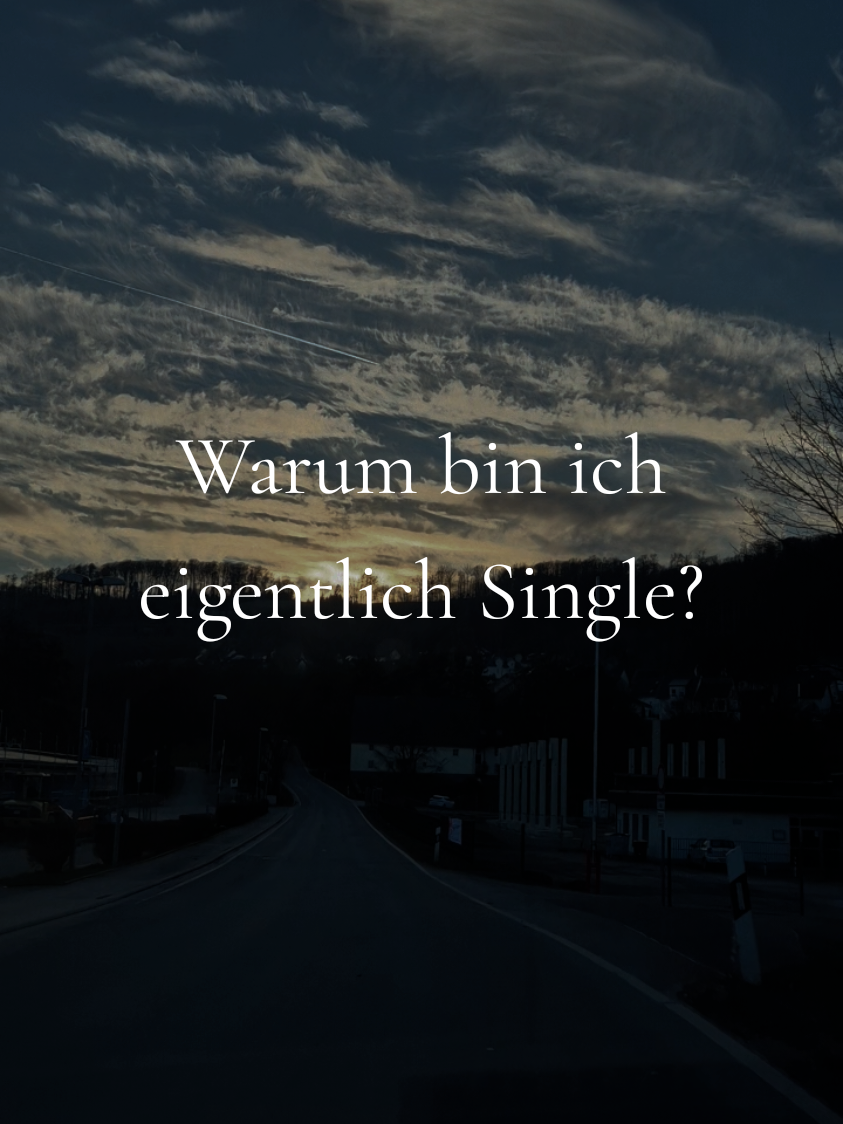 🤣💯 Wartend auf das Glück, auf dem Sofa liegend 🤣🤣 #unantastbar #single #frauenlogik #lustig #abrakadabra 