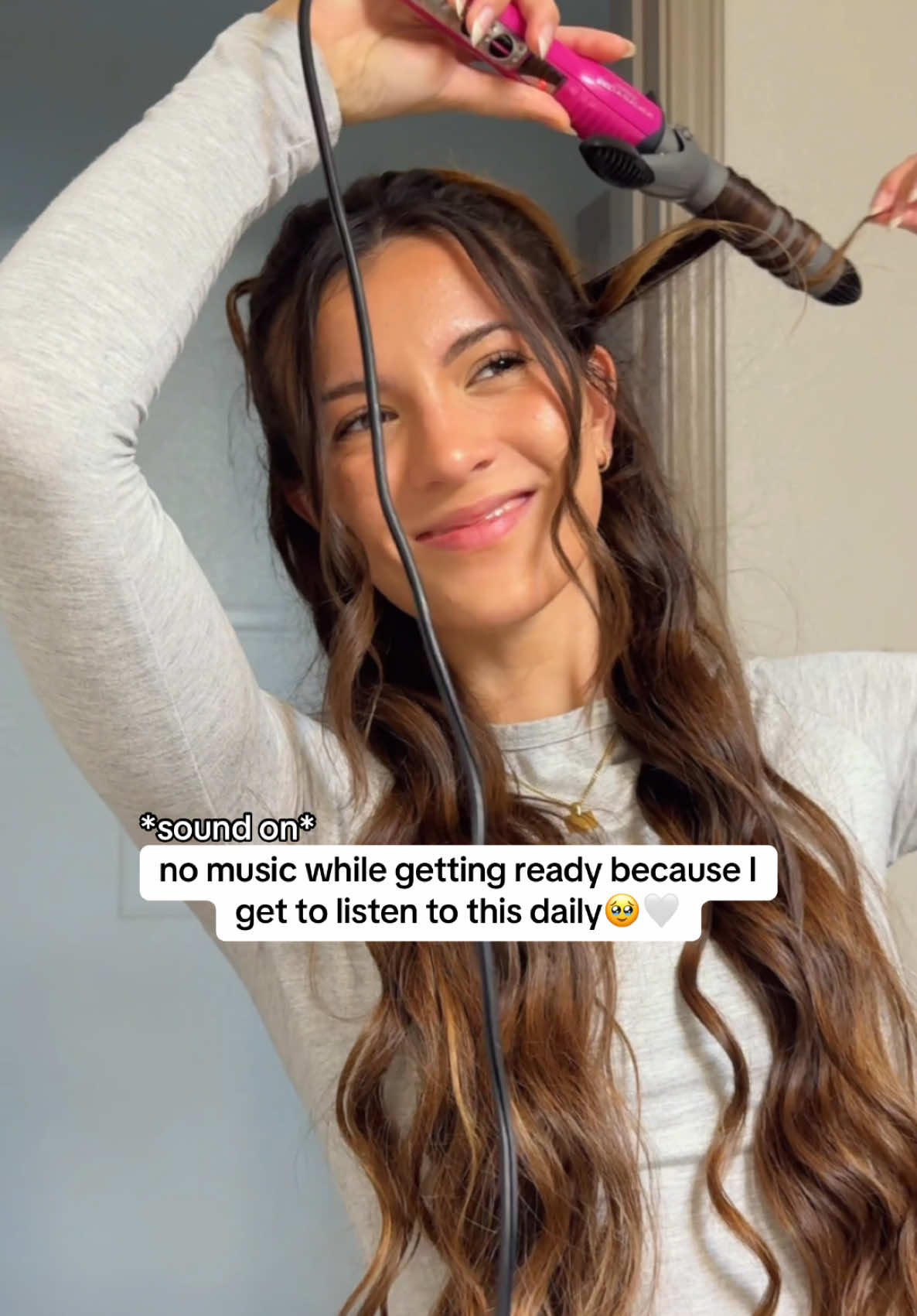 my favorite thing to listen to🥹🤍 #gettingready #grwm 