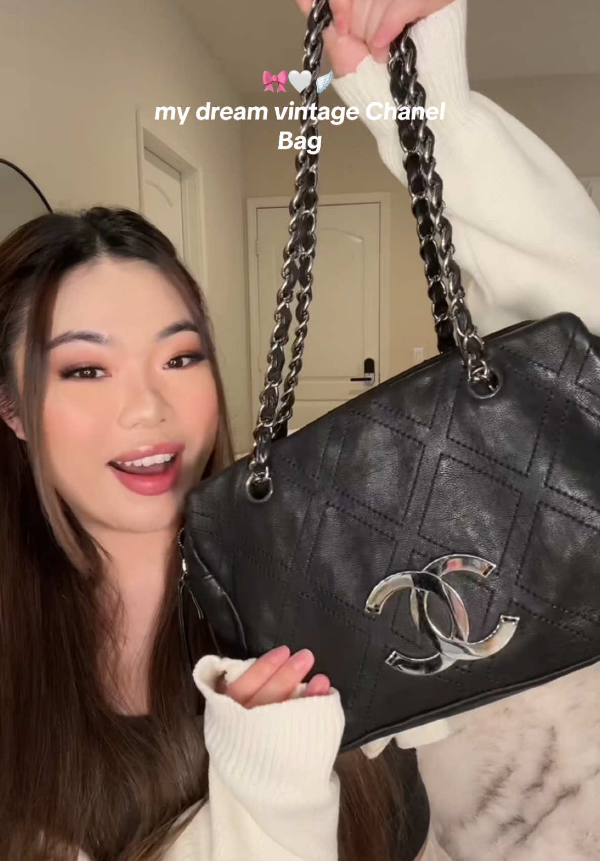 this bag is truly breathtaking 😭 @The RealReal #therealreal #vintagechanel #chanel #chanelbag #unboxing #vintagefinds #shoulderbag #luxurybag #designer #biggirlpurchase #shopaholic 