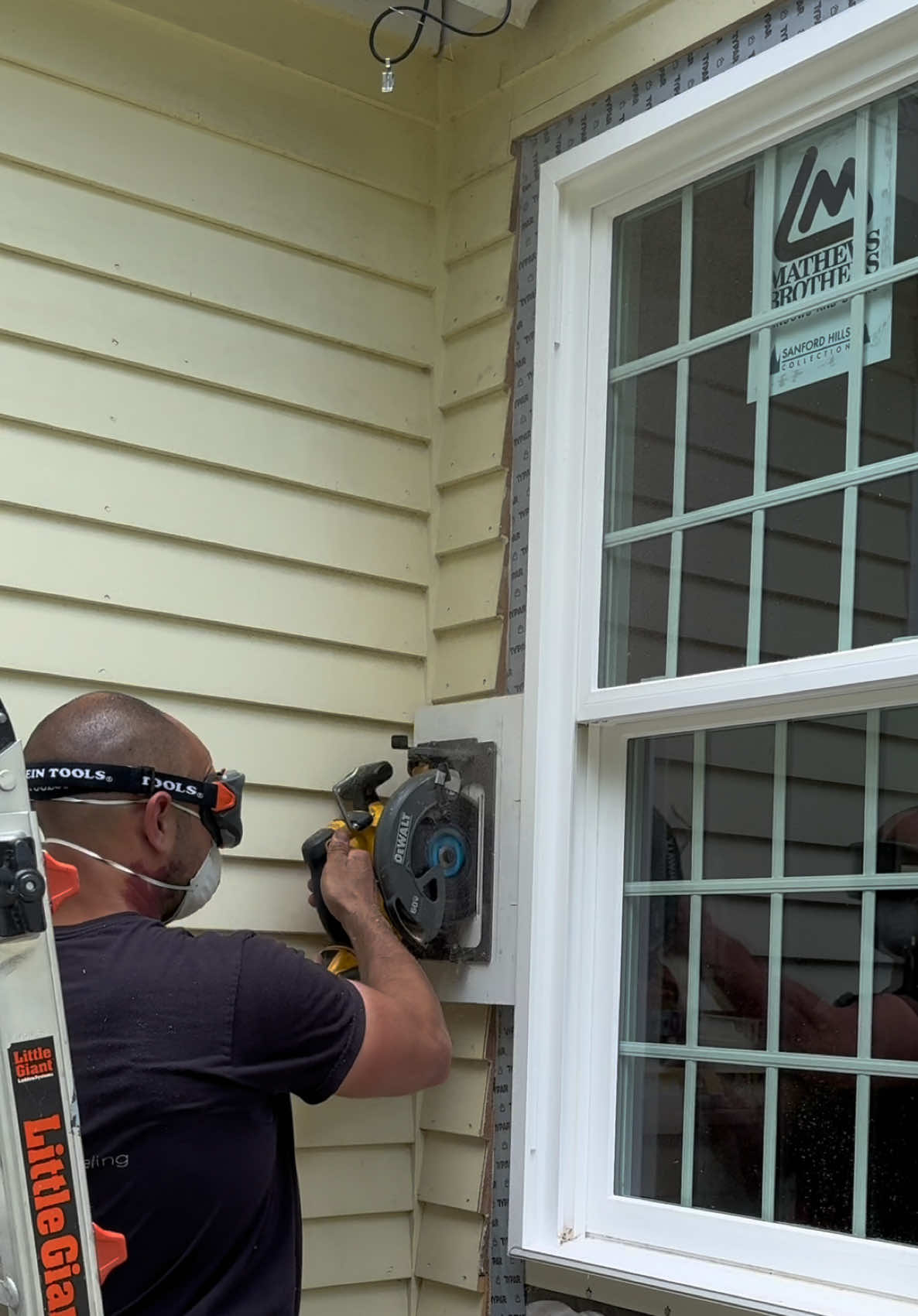 Exterior window trim.  #remodel #construction #homerenovation #woodworking #howto #tools #DIY #carpentry #construction #homeremodeling #hgtv #tooltips #constructiontips #diytoolshouse 