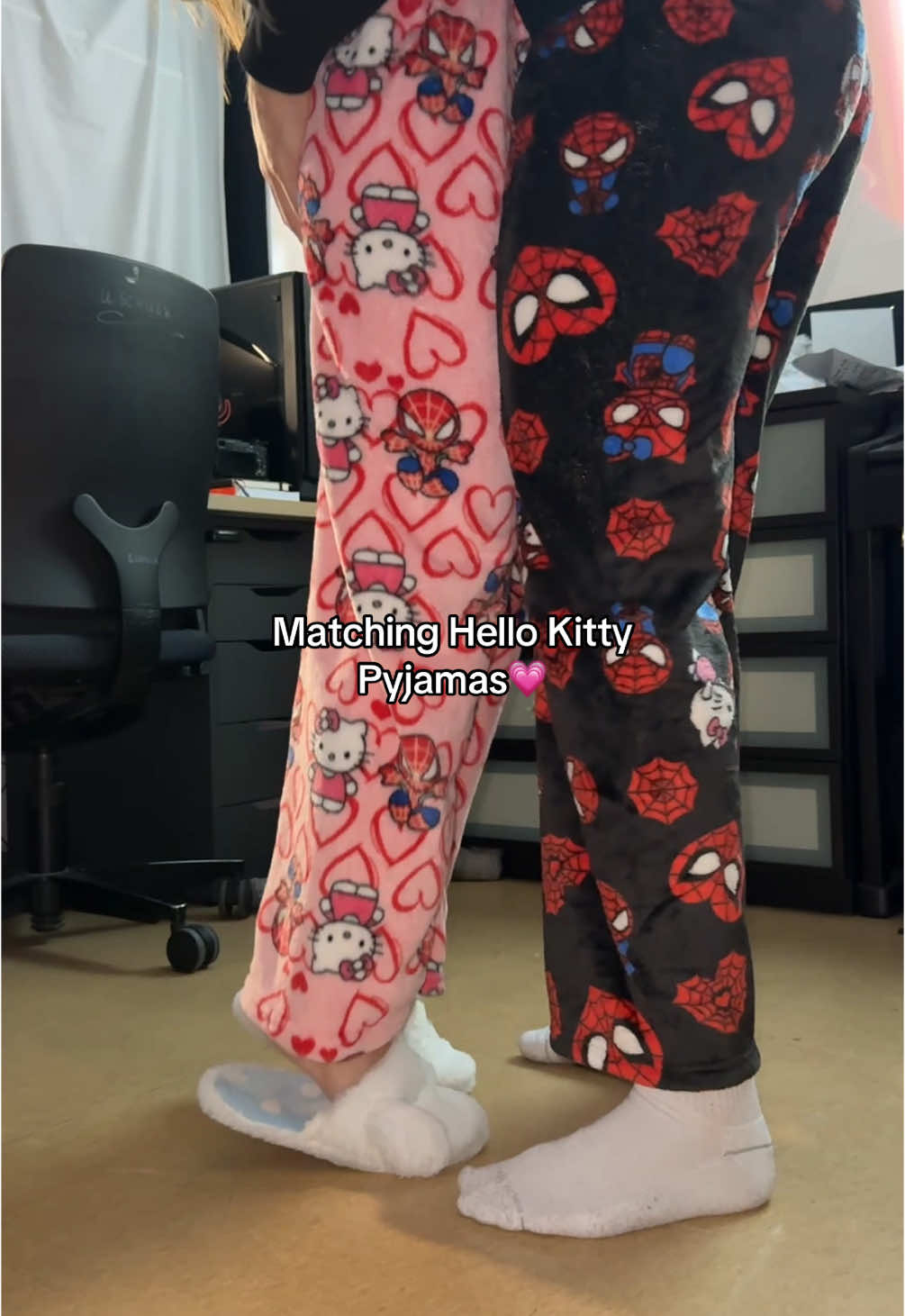 Die Pyjama ist in der Bio Leute🫶🏼🥹 #fyp #xyzcba #couple #hellokitty #couplegoals 