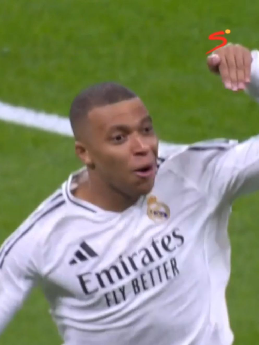 This football thing is too easy for Kylian Mbappé 😏🔥 #SportsonTikTok #SSFootball #UCL #SSUCL #ChampionsLeague #RealMadrid #ManCity #HalaMadrid #Goal #Golazo #Mbappe 
