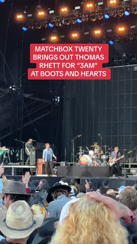 THE CROSSOVER WE DIDN'T KNOW WE NEEDED 😭 @Matchbox Twenty @Thomas Rhett #bootsandhearts #musicfestival #concert #countrymusic 