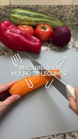 Série Como incluir legumes na alimentação! - Episódio 1: Macarrão ao molho de legumes Saiba mais em www.urbano.com.br/macarrao-ao-molho-de-legumes! #macarraoaomolhodelegumes #macarrao #semgluten #zerogluten #receitasemgluten #receitassemgluten #receitas #receita  🎥@Feliz sem glúten 
