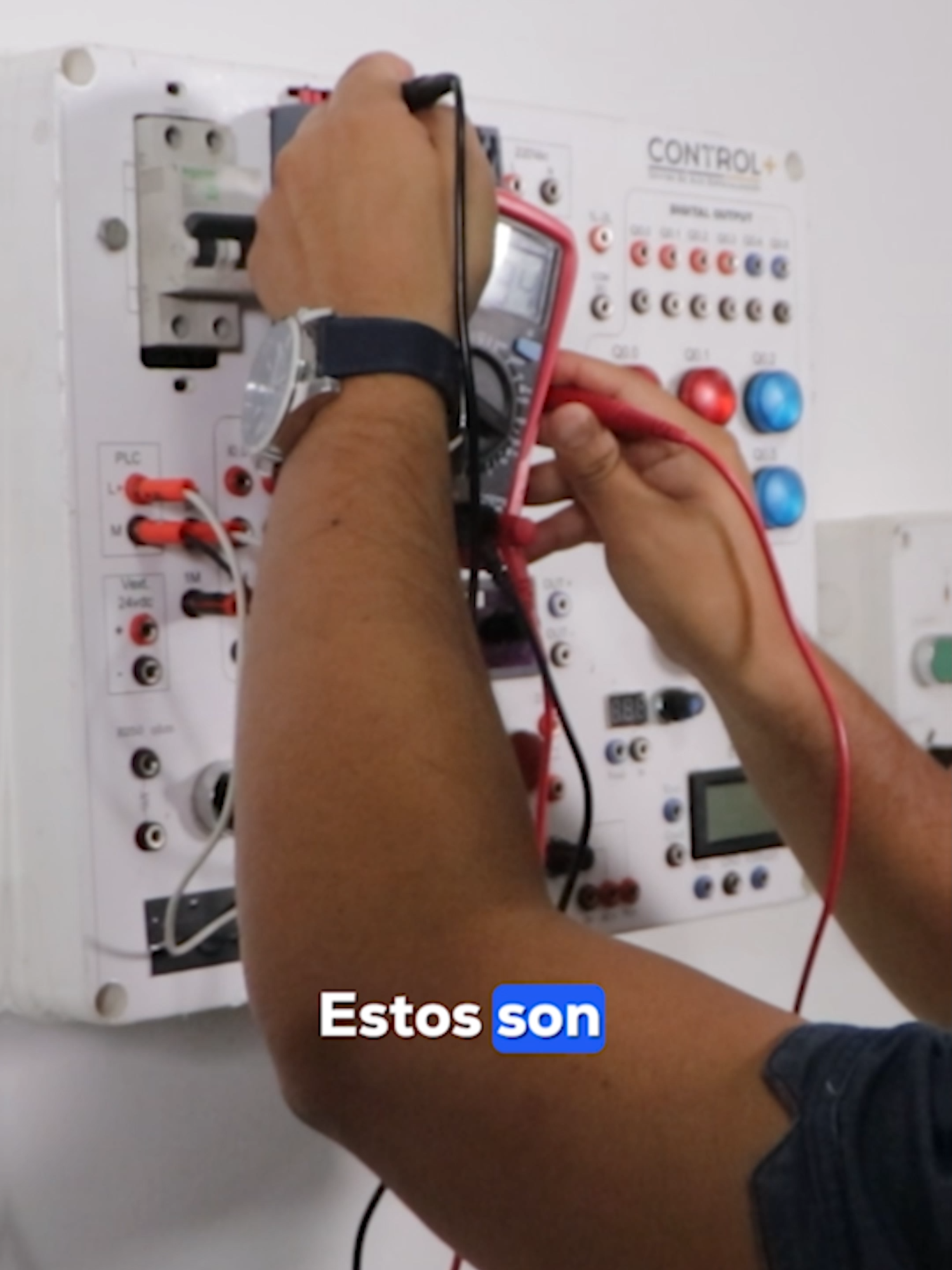 4 Tipos de Tableros Eléctricos ⚡ #plc #tableroselectricos #conexioneselectricas #tiktokaprende #tiktoktech #viralvideotiktok #automatizacionindustrial #diseñoelectrico