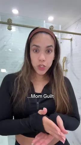 Share this with a friend who needs the reminder… she’s an amazing mom.🫶🏼❤️ Mom guilt will really have you thinking you’re failing but I promise if you’re doing your best, you are doing great. #momlife #motherhood #latinamom #momguilt #cafecitoymaswithjackie 
