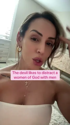 Don’t fall for it! Keep your eyes on the Lord ✝️✨🩷 #god #fypシ #christiantiktok #relationships 