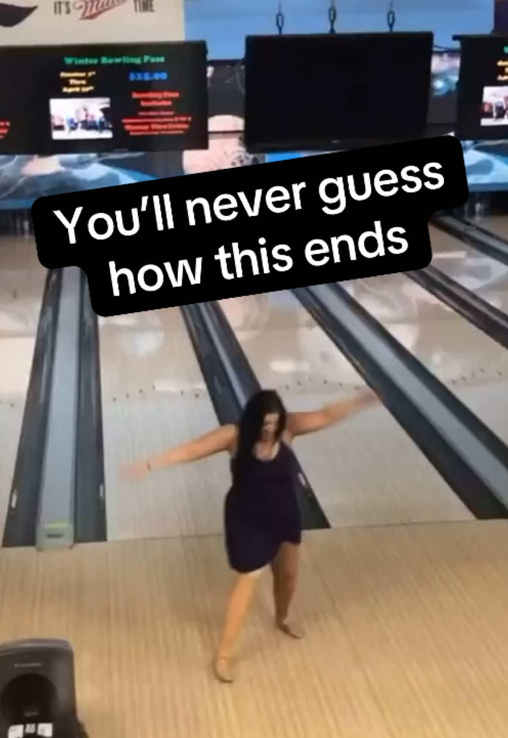 How to get a leg up while bowling 🎳 #bowling #leg #wow #dance #collab 🎥: Mollykristina