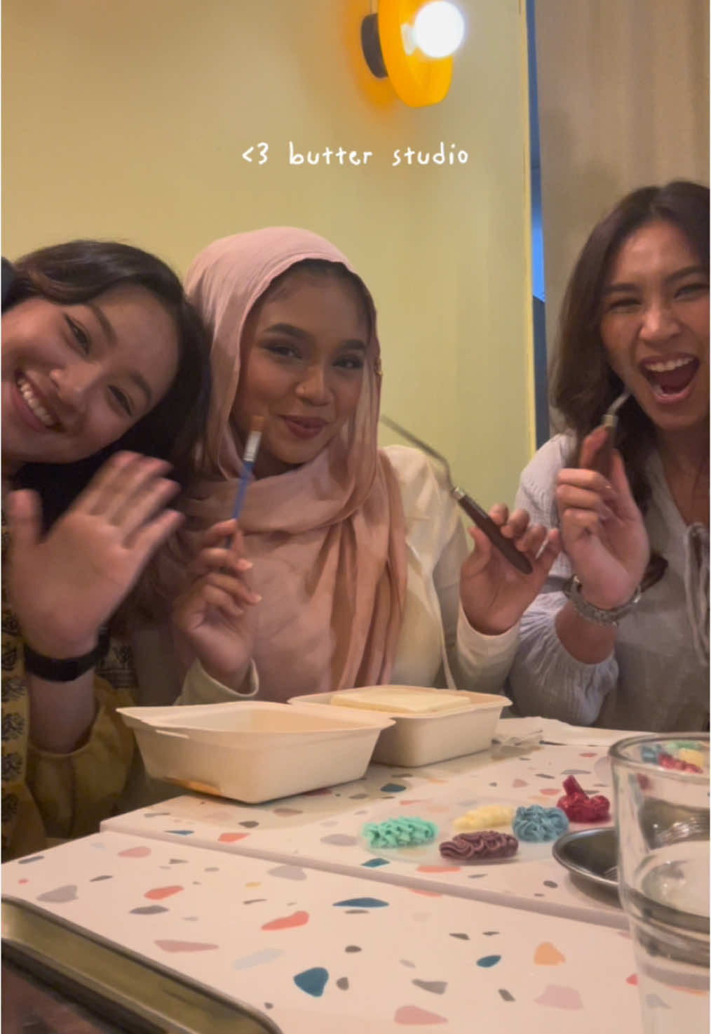 Halal cake painting in Singapore plus the cake is so yummy!!! #cakepainting #halalcake #butterstudiosg #butterstudio @Butter Studio SG 