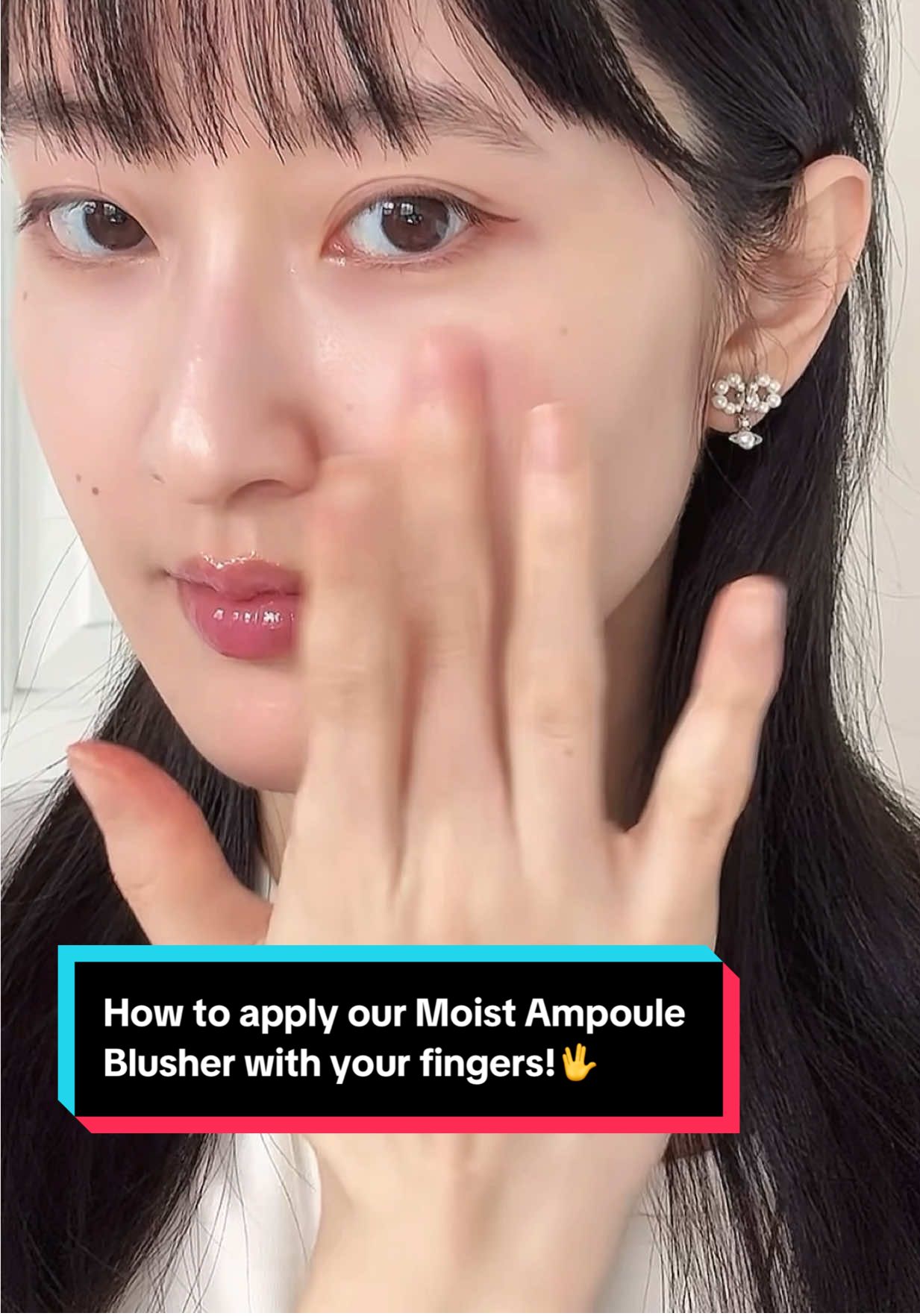 Yes, blush blindness with the Moist Ampoule Blushers is real! 🫣 Here’s how to apply the blush with just your fingers👇🏻 💡 Hack 1: Control the pigmentation—perfect for beginners! 💡 Hack 2: Let the first layer settle before adding a second layer. 💡 Hack 3: Always apply and blend with a light hand.  Are you team inner-glow or team bold? 🤍 #houseofhur #kbeauty #kskincare #moistampouleblusher #blushblindness 