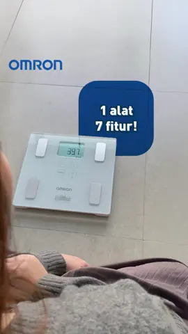Satu alat, banyak manfaat!  Dengan HBF-214, cek komposisi tubuhmu secara lengkap dan akurat. Bisa dipakai lebih dari 4 orang, pas banget untuk monitor kesehatan keluarga! 👨‍👩‍👧‍👦✨ Siap mulai hidup lebih sehat? 💪 #OMRONID #OMRONSiapJagain #HealthyLifestyle #KomposisiTubuh 