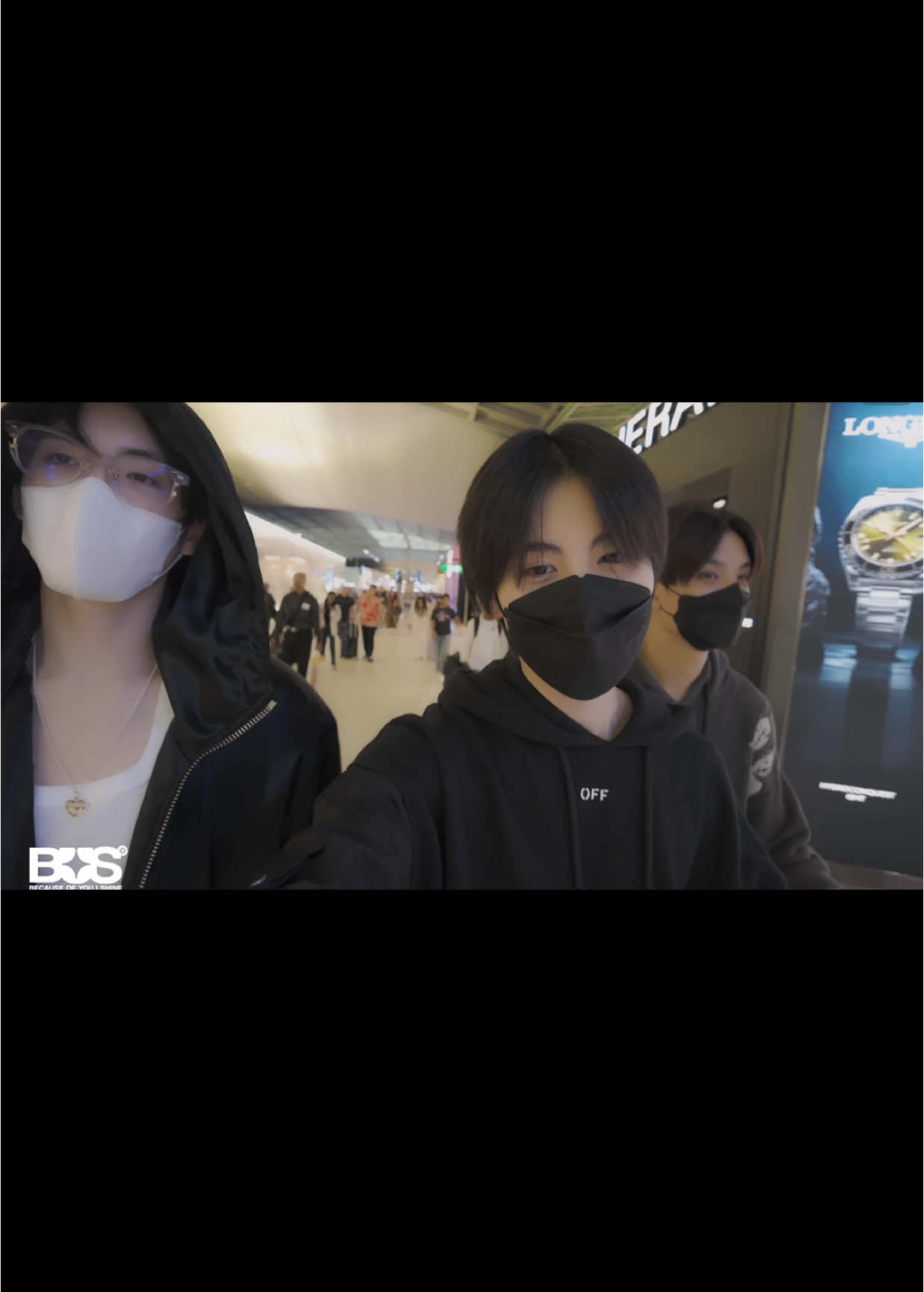 ภูใน VLOG ญี่ปุ่นเอเอ 555  ตัดมาให้ละ เท่านี้สุดๆ แต่เอเอน่ารักมาก กินฉ่ำ  #PHUTATCHAI #AAashirakorn #ภูเอเอ #Phuaa #BUSbecauseofyouishine #Vlog  #japan 