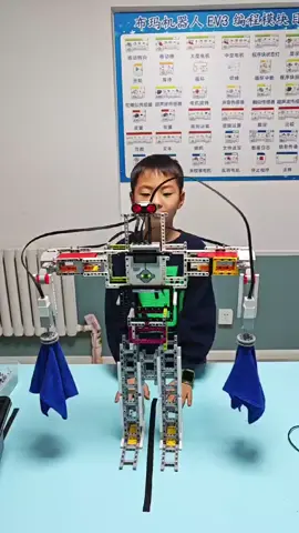 A Chinese student develops a robot capable of spinning handkerchiefs #technology #robot #viraltiktok