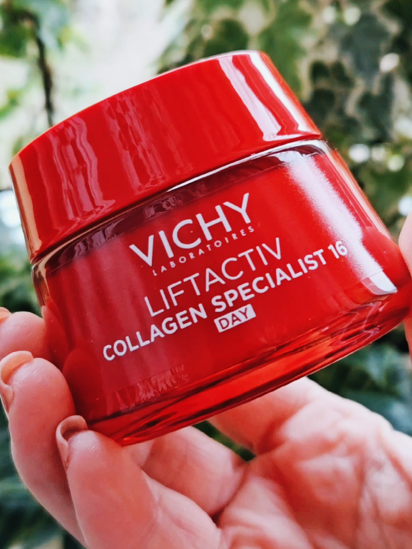 NOWOŚĆ od @Vichy Laboratoires - Liftactiv Collagen Specialist 16! Vichy Liftactiv Collagen Specialist 16 Serum skutecznie przeciwdziała tym zmianom dzięki połączeniu ramnozy, peptydów oraz ekstraktu z maitake. Formuła aktywnie wspiera produkcję kolagenu. Mój zestaw testowy do pielęgnacji od @ofeminin zawiera: ✨️serum Vichy Liftactiv Collagen Specialist 16        oraz innowacyjne kremy uzupełniające jego działanie: ✨️Vichy Liftactiv Collagen Specialist 16 Krem na dzień ✨️Vichy Liftactiv Collagen Specialist 16 Krem na noc #vichy #vichylaboratoires #vichyliftactiv #collagenspecialist #serum #kremnadzień #kremnanoc #klubekspertekofeminin #klubekspertek #ofeminin #OverskinLipCheck 