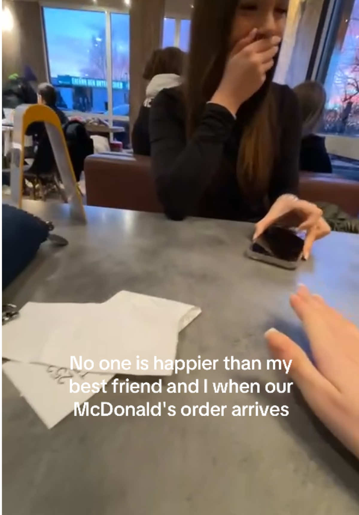 @valerie 🕺🍔 #fettsäcke #FoodLover #mcdonald #xybca #relatable #foryoupagе #viral_video #goviral #bestie #bestfriend #foryouu 