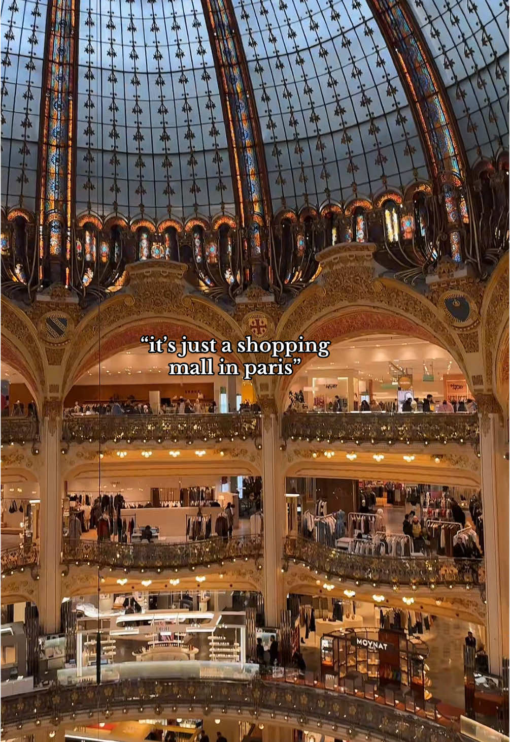 prettiest mall ever 🥂 #paris #stockholmstyle #fyp #inspiration #gallerielafayette #makeup 