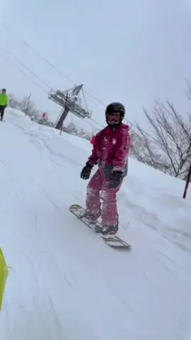 Colder but happier.  Gimana caranya biar pinter snowboard?. Pegel tapi nagih 🤌 #snowboarding #snowboarding #snowboardgirls #ski #winter #wintervibes #snow #japan #takayama #katsuyama #sapporo #fyp #fypシ゚ #jishusei🇯🇵🇲🇨 #jishusei🇯🇵  #winter #salju