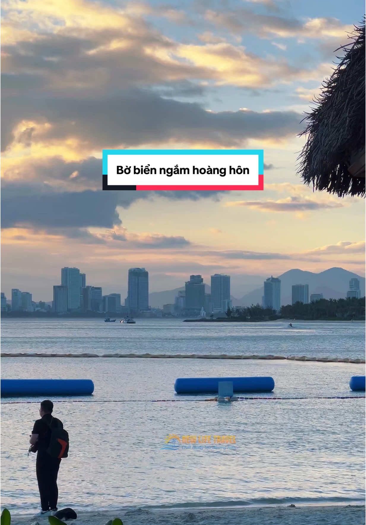 Bãi tắm Vinwonders Nha Trang - Nơi có hoàng hôn trên biển ngắm trọn thành phố Nha Trang. Du Lịch Nha Trang muốn ngắm bình minh nhưng dậy không nổi thì tạo sao không ngắm hoàng hôn với chiếc view siêu xịn như này? #dulichnhatrang #vinpearlnhatrang #vinwondersnhatrang #newlifetravel #vinpearlBooking