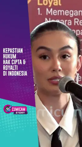 Drama perselisihan hak cipta antara penyanyi terkenal Agnez Mo dan pencipta lagu, Ari Bias memasuki babak baru. Pengadilan Niaga Jakarta Pusat pada 30 Januari 2025 memutuskan bahwa Agnez Mo bersalah karena membawakan lagu Bilang Saja tanpa izin dari penciptanya Ari Bias.  Akibat putusan tersebut Agnez diwajibkan membayar ganti rugi sebesar Rp 1,5 miliar kepada Ari Bias. Tak tinggal diam, Agnez Mo mengambil langkah untuk memahami dan menyelesaikan masalah ini secara menyeluruh. Pada 19 Februari 2025 pelantun Matahariku itu terlihat mendatangi Kementerian Hukum dan HAM untuk berdiskusi terkait undang-undang hak cipta.  Dalam diskusi tersebut, Agnez disebut ingin mencari pencerahan lebih lanjut mengenai aturan hukum yang berlaku terutama dalam konteks hak cipta dan royalti. Saksikan selengkapnya di Youtube channel Cumicumi.com. Jangan lupa like comment & subscribe! (Link di Bio) #cumicumidotcom #agnezmo #aribias  #infotainment #gosipartis #gosipviral #hotgosip #dramaselebriti #gosippanas #selebritiupdate #beritaselebritis