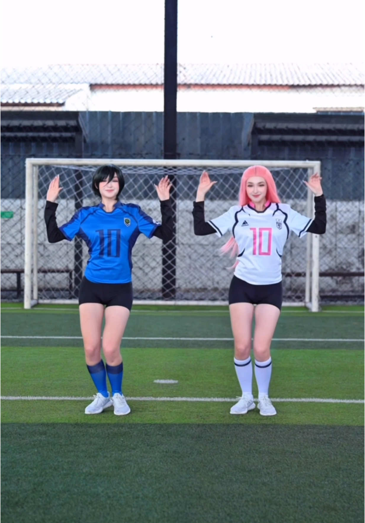 Rin or Sae?😍💃🏻⚽️🔥 #anime #animetiktok #anitok #fyp #bluelock #itoshisae #itoshirin #gravity 