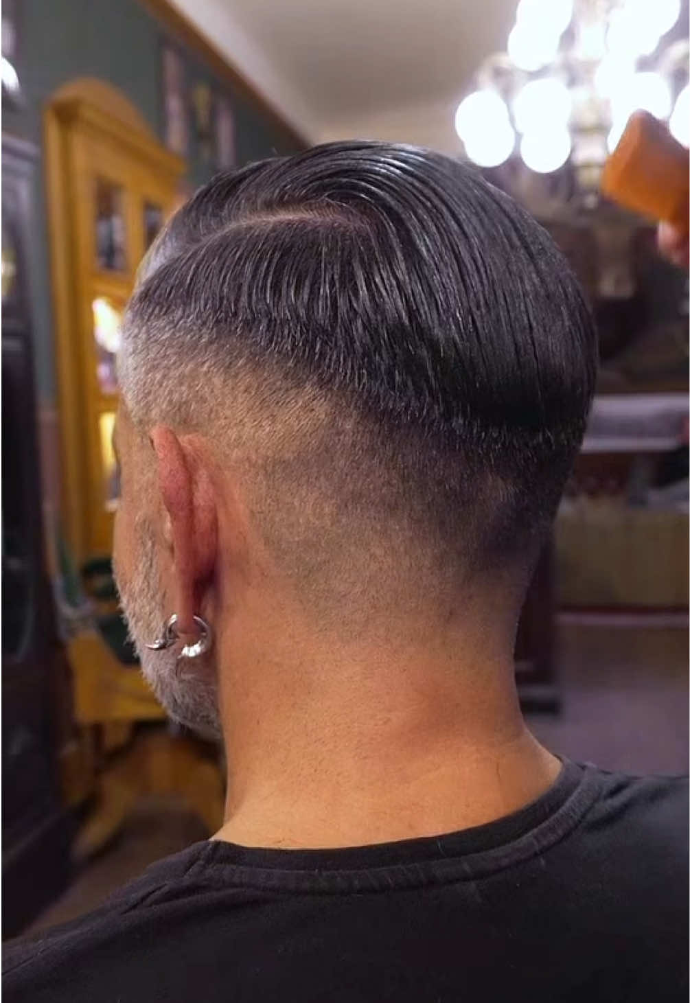 Skin Fade Perfection ✂️🔥 Crisp lines, seamless blend, and a flawless finish—this is how a skin fade should look. Precision and technique make all the difference. Would you rock this? 👇 #SkinFade #Fade #Barber #MensGrooming  