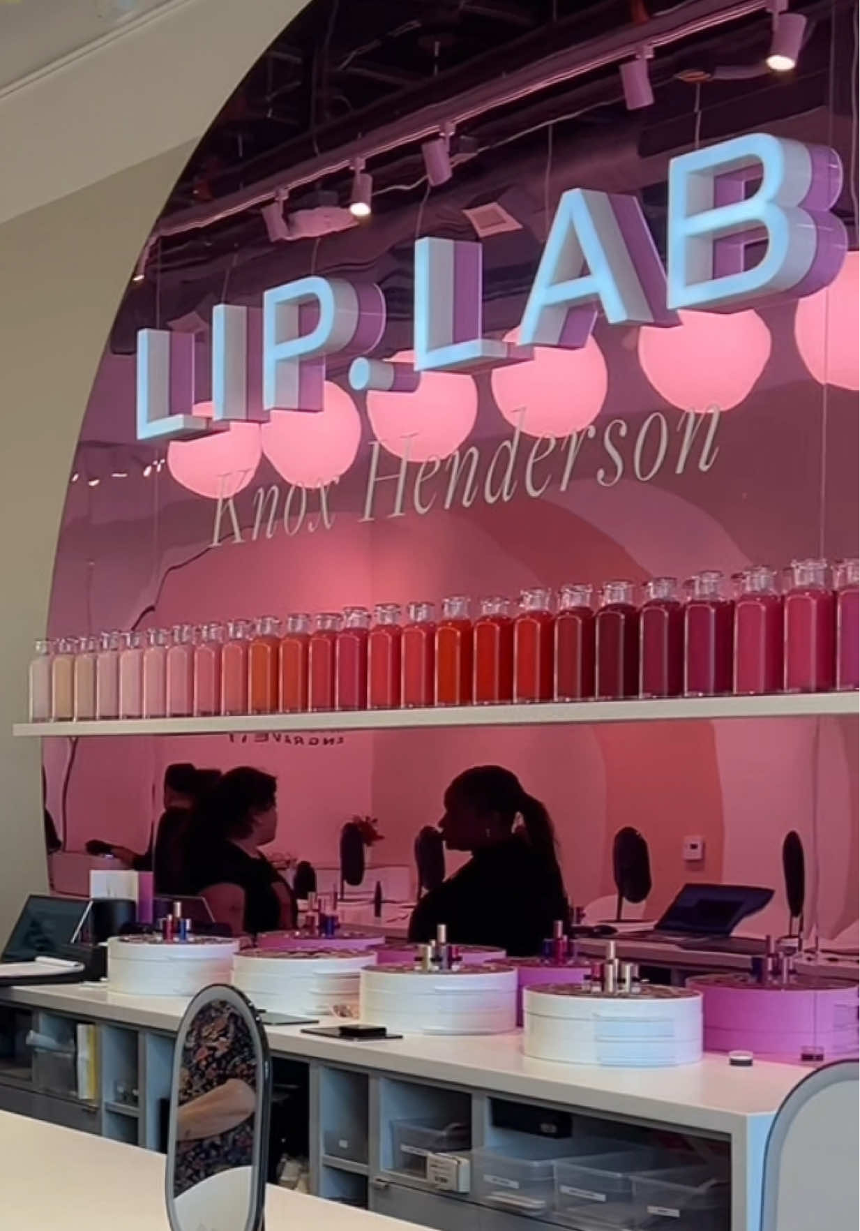 A date at the Lip Lab 💁🏾‍♀️