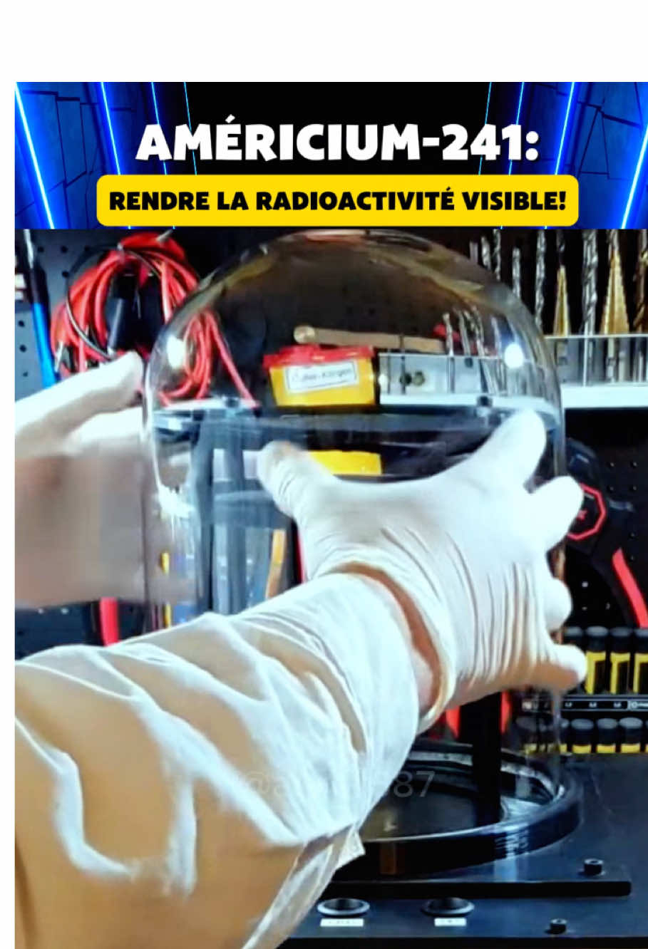 Découvrez comment visualiser la radioactivité avec une chambre à brouillard! 🧪✨ #Science #Radioactivité #Expérience 