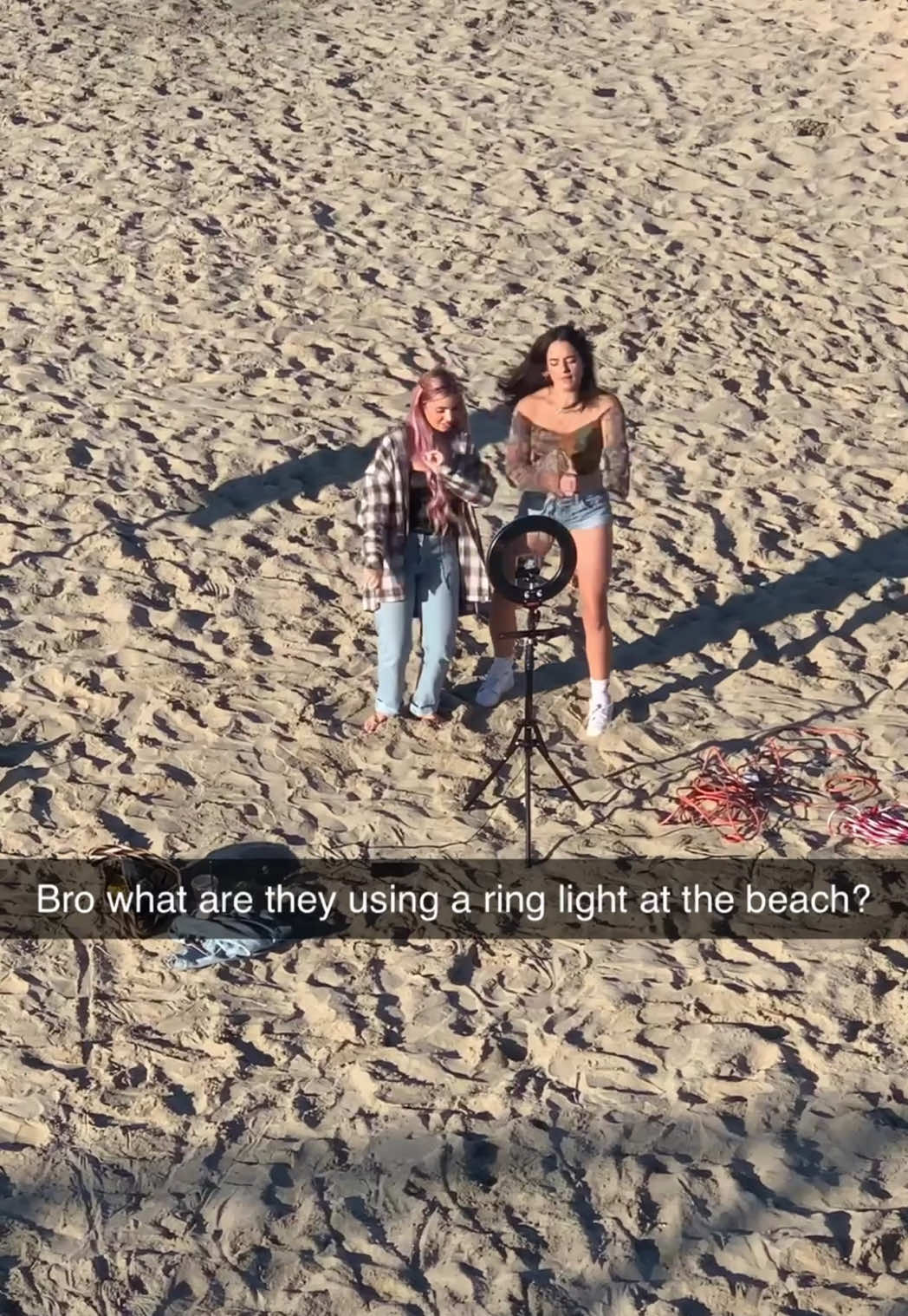 Why are these Tiktoker using a ring light at the beach? Lmao @Lexi Hensler #beach #influencer #tiktokers #tiktokers #ninadrama #lexihensler #girl #girls 