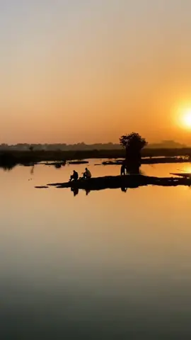 Le majestueux fleuve Niger à Bamako : source de vie, d’histoire et de beauté. 🌊✨ #Bamako #FleuveNiger #Mali #NatureSplendide #malitiktok🇲🇱 #tiktokmali #mali_paw #malienw #creatorsearchinsights 