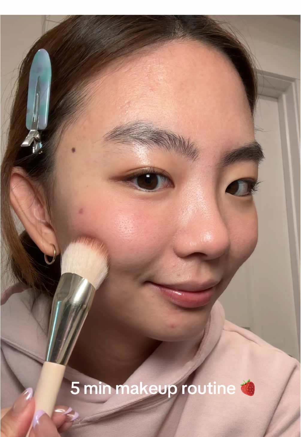5 min makeup routine 🍓 #makeup #makeuphacks #MakeupRoutine #makeuptransformation #makeuptips #fyp 