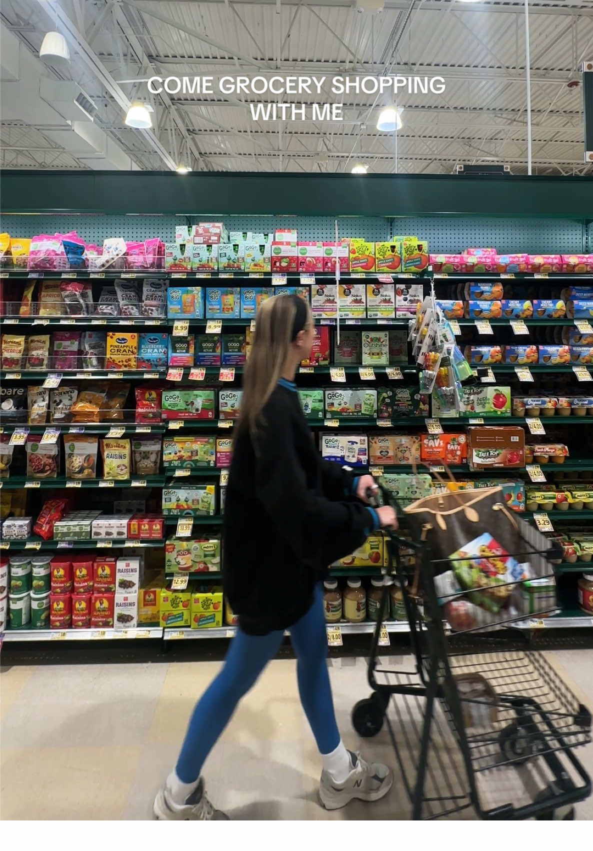 come grocery shopping with me 🛒🍓🥒 #grocery #comeshoppingwithme #runerrandswithme #groceryhaul #grocerystore #groceryshopwithme #groceryshopping #Vlog #dayinmylife #funny #fun 