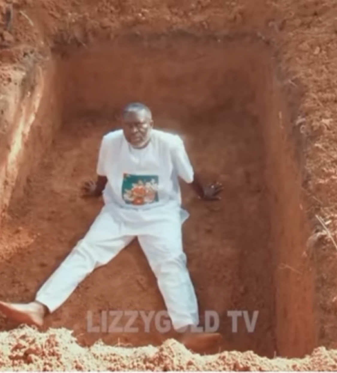 She buried her husband alive for she and her son to be alive … Cc @kanayo.o.kanayo  Title of movie : Grave Sacrifice  Still showing on lizzygoldtv on YouTube  Produced by Me