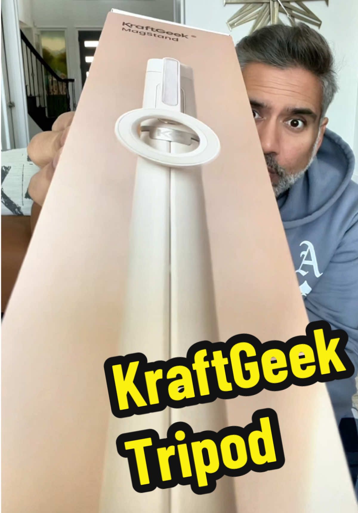 This is how influencers record their daily lives without a cameraman! #Gimbal #Tripod #FilmingEquipment #contentcreatorhacks #kraftgeek @KraftGeek #creatorsearchinsights 