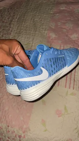 Lunar gato😍😍 . . . . . #chuteira #chuteiranova #tenisjoma #futsala #futsal #chuteirasnike #tenisfutsal #lunargato #nike #tenisdefutsal 