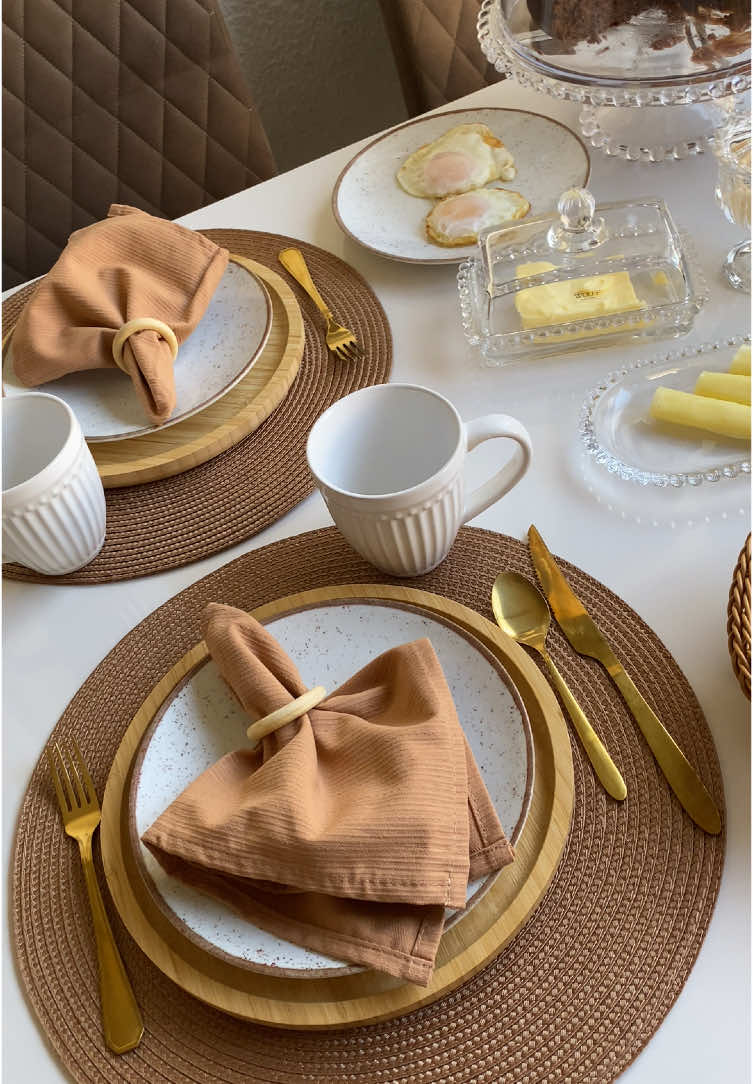 Mesa posta para um café da manhã! 🏠❤️  #mesaposta #mesapostacomamor #jogoamericano #boleira #wolff #lyor #portobrasil 