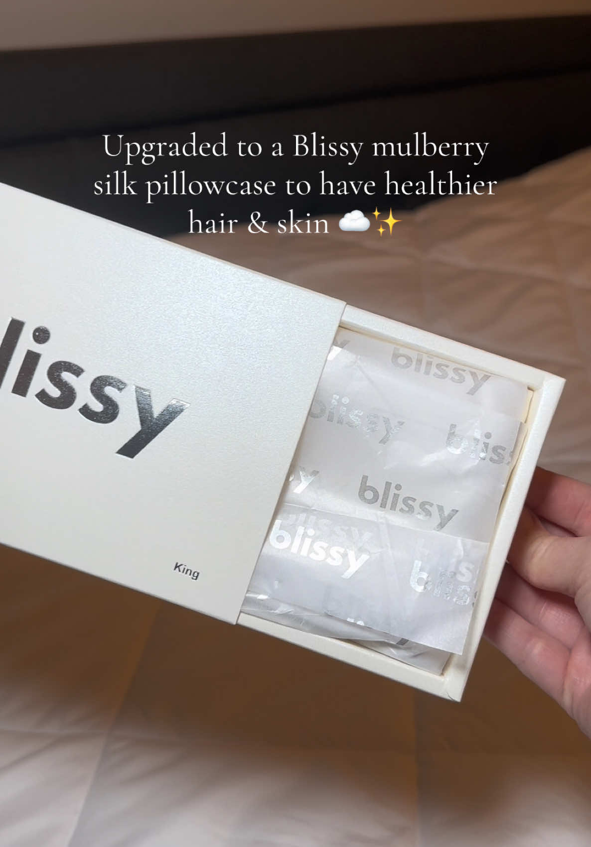 @Blissy Brand mulberry silk pillowcase is high quality and the best silk there is. If you want to reduce frizz, have better skin & overall have a comfy pillow then this is what you need! Multiple colors & sizes available 💫 they haven’t sold thousands and thousands for no reason! #blissy #blissypillowcase #silk #silkpillowcase #HairCareTips #skincaretips #TikTokShop #bedtime #bedding #mulberrysilk 