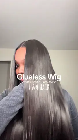 It feels exactly how it looks too 🔥😍 #fyp #hairtok #gluesswiginstall #gluelesswig #prebleachedwig #straighthairstyle #bussdownmiddlepart #uahair9x7gluelesssynthetic #uahairshop 