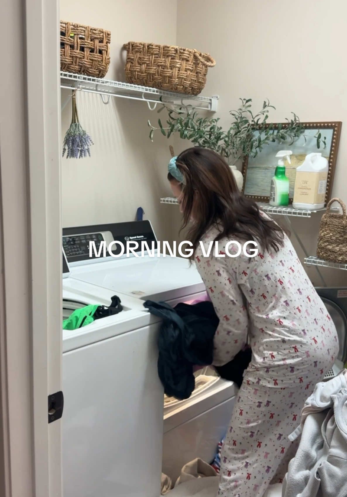 Last “snowed in” morning here🥹🫶🏼tbh loved the last two days w the kids at home. We played so much and I will cherish this forever💕#MomsofTikTok #motherhoodunplugged #motherhoodunfiltered #morningvlog #morningroutine #snowday #momoffour #realmomlife 