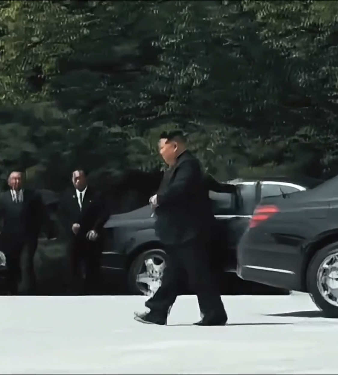 Maybach's most influential global spokesperson: Kim Jong-un#dprk #kimjongun #northkorea #maybach #s600 