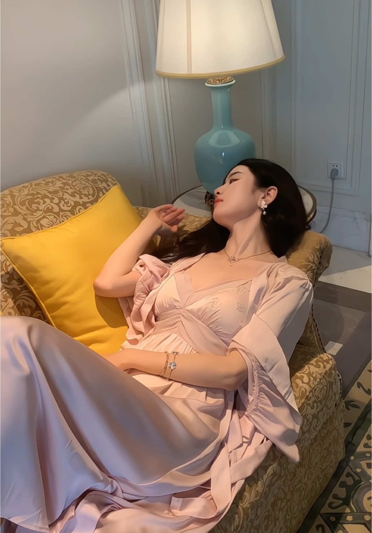 Ít thôi nhé không nhiều #xuhuongtiktok #viral #trending #vaynguquyenru #vayngulua #dongucaocap #sexysleepwear #donguquyenru #vayngu 