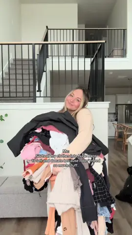 Because now there's room in my closet #shopaholic #organizedhome #closetpurge #kylieperkins #keeporsell 
