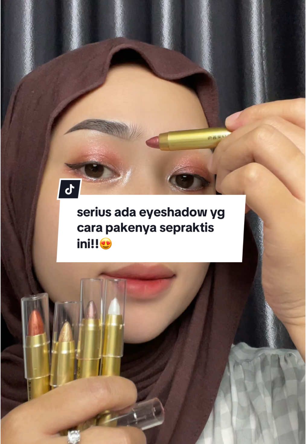 Pake eyeshadow stick ini dandan auto lebih sat set dan gak takut gagal / belepotan lagi