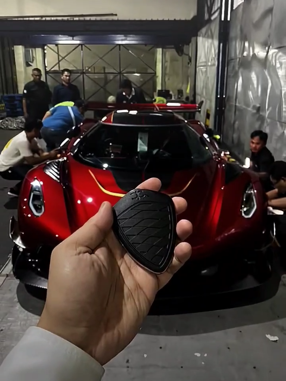 WELCOME KOENIGSEGG JESKO TO INDONESIA  Pernah mampir ke Indonesia bersama saudaranya, Gemera. dan telah resmi menjadi warga negara Indonesia.  Setelah hadirnya CCX & Regera ke Indonesia kayanya belum bikin orang di Indonesia puas. Karna ngga lama dari koenigsegg yaitu Koenigsegg Jesko sudah sampai di Indonesia. Iya, Jesko. Mobil yang bisa reach kecepatan diatas 400 Km/h dan seharga 50M ini telah sampai di jakarta dan menjadi Koenigsegg Jesko pertama di Indonesia. #koenigesgg #koenigsegg #koenigesggjesko #jesko #sportcar #car #hypercar #Motorsport #indonesia #foryou #xybca #bismillahfyp #fypシ゚viral 