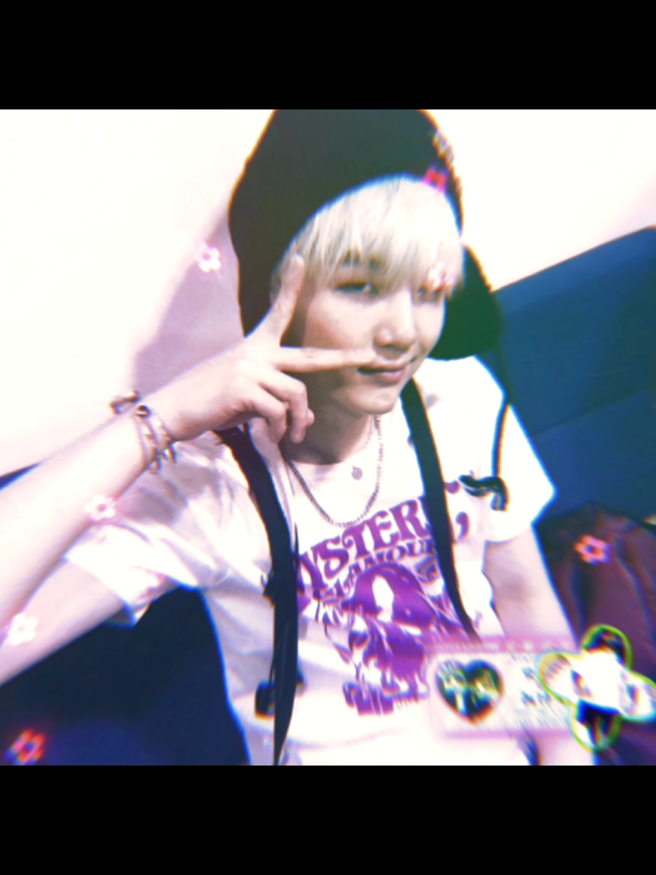 i don't know what my style is anymore.. just focus on the colors 😄 / #minyoongi #bts #yoongi #yoongiedit #txt #txtmoa #soobin #soobintxt #bunny #cheeseburger #fyp #fairof6  i think i wanna change everything about my style & the way i edit.. i wanna show ppl what i make but im never satisfied!! i might disappear...(　；∀；)